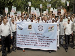 राष्ट्रपति को लिखी चिट्ठी में बोले पूर्व सैन्य प्रमुख - 'वन रैंक-वन पेंशन खारिज करना होगा घातक' राष्ट्रपति को लिखी चिट्ठी में बोले पूर्व सैन्य प्रमुख - 'वन रैंक-वन पेंशन खारिज करना होगा घातक'