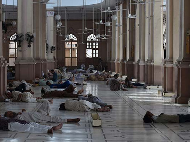 कराची में लू से मरने वालों की संख्या एक हजार के पार, अस्पताल में भर्ती 14,000 लोग