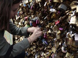 Breaking Hearts, Breaking Chains: Paris Removes 'Love Locks' Breaking Hearts, Breaking Chains: Paris Removes 'Love Locks'