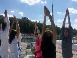 Over 3000 Perform Yoga in France, Set Record Over 3000 Perform Yoga in France, Set Record