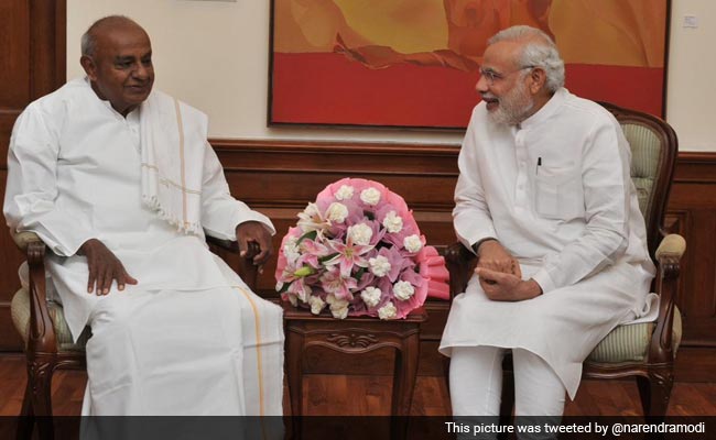 Deve Gowda Begins Hunger Strike on Farmers' Suicide