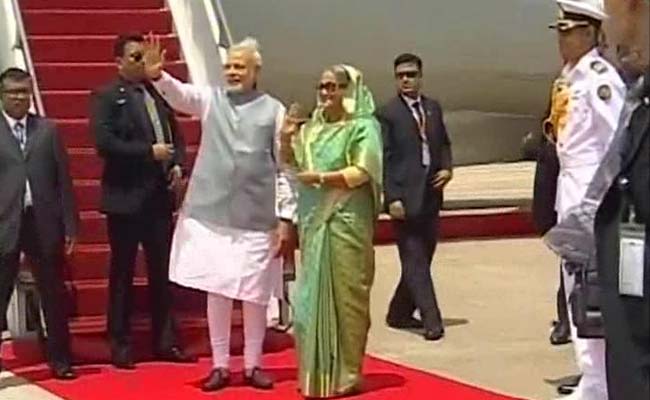 Prime Minister Narendra Modi Reaches Bangladesh, PM Sheikh Hasina Receives Him
