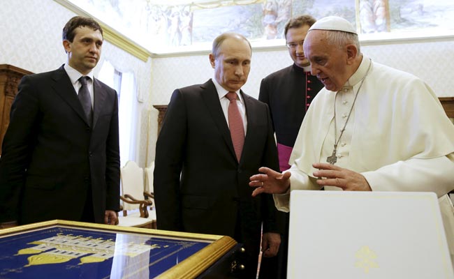 Pope Francis Urges Vladimir Putin to Make 'Sincere, Great Effort' for Ukraine Peace