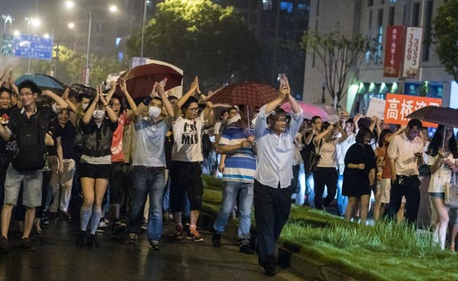 Thousands Protest in Shanghai Suburb Over Chemical Plant Fears