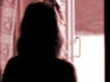 दिल्‍ली में महिला से चलती कार में रेप, तीन लोग हिरासत में