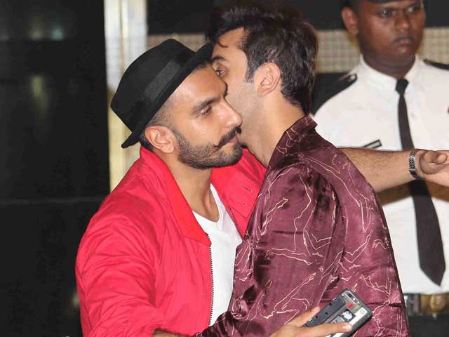 Ranbir Kapoor, Ranveer Singh and a <i>Jadoo Ki Jhappi</i> at Arjun's Party