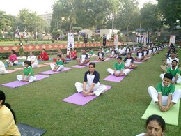 योग दिवस की तैयारी : नेवी चीफ ने किया नौसैनिकों के साथ योग योग दिवस की तैयारी : नेवी चीफ ने किया नौसैनिकों के साथ योग