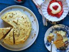 A Dusting of Flowers: Ruby's Floral Bakes A Dusting of Flowers: Ruby's Floral Bakes