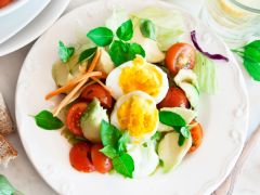Egg Nutrition: अंडे में होती है कितनी कैलोरी, कॉर्ब और प्रोटीन, जानें अंडा खाने के फायदे और नुकसान