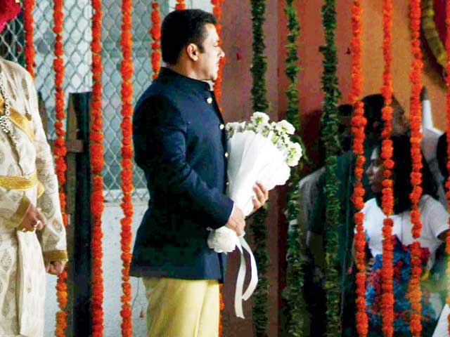 Salman Khan Works in 'Double' Shift for Prem Ratan Dhan Payo