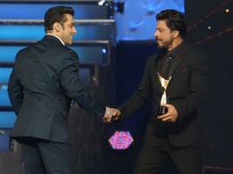 लंबे समय के बाद साथ नजर आएंगे शाहरुख खान और सलमान खान, होस्ट करेंगे अवॉर्ड शो लंबे समय के बाद साथ नजर आएंगे शाहरुख खान और सलमान खान, होस्ट करेंगे अवॉर्ड शो