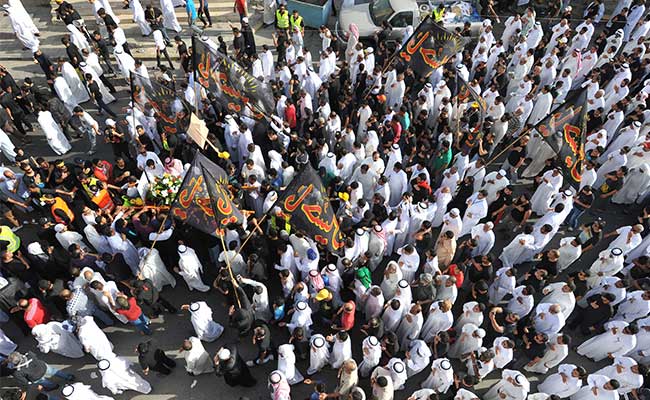 Shiites Gather to Bury 'Heroes' of Saudi Mosque Bombing