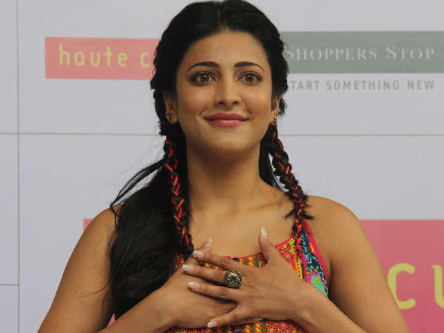 Shruti Haasan Says <I>Yaara</i> Director Tigmanshu Dhulia is a 'Fine Actor'