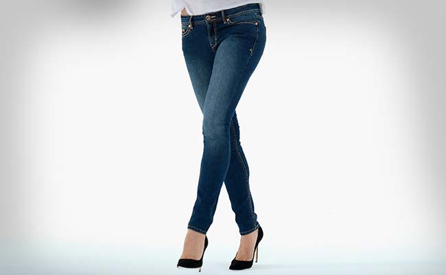 Woman Collapses Due to Her Skinny Jeans: Report
