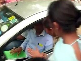 पत्नी से घरेलू हिंसा के आरोपों में घिरे 'आप' विधायक सोमनाथ भारती के खिलाफ बीजेपी का प्रदर्शन पत्नी से घरेलू हिंसा के आरोपों में घिरे 'आप' विधायक सोमनाथ भारती के खिलाफ बीजेपी का प्रदर्शन