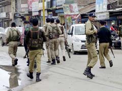 जम्‍मू-कश्‍मीर के पुलवामा में आतंकियों ने बैंक से 11 लाख रुपये लूटे