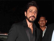 Shah Rukh Khan's <i>Raees</i> Shoots Despite Rain in Mumbai