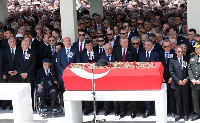 Turkey Bids Homage to Its Former Leader Suleyman Demirel