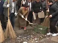 Officer Leading 'Swachh Bharat' Quits With 3 Years to Go
