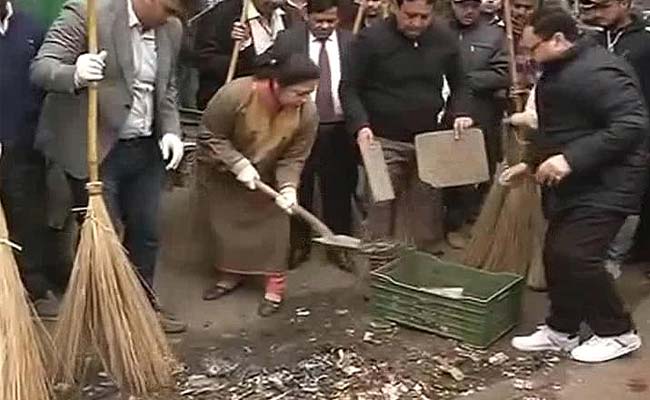 Officer Leading 'Swachh Bharat' Quits With 3 Years to Go