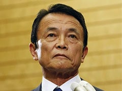 Japan Finance Chief Taro Aso in China as Ties Warm