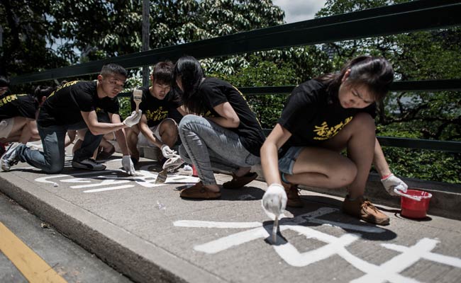 Thousands Rally in Hong Kong for Tiananmen Square Vigil