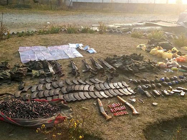 जम्मू में आतंकवादियों के एक ठिकाने का भंडाफोड़, हथियार बरामद