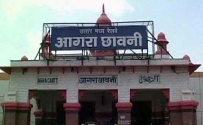 आगरा : खुले में पेशाब करने वाले 130 लोग धरे गए