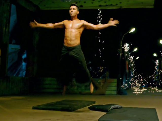 <i>Maa Tujhe Salaam</i>: Varun Dhawan Emotes Through Dance in <i>ABCD 2</i> Song