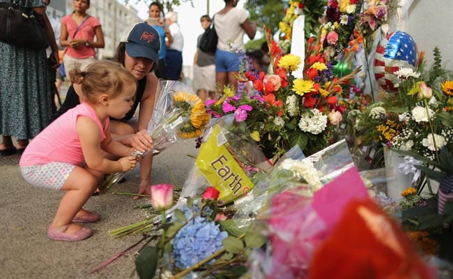 Mourners Gather Early as Charleston Comes Together After Massacre