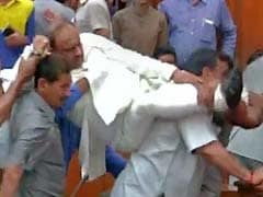 BJP Lawmaker Vijender Gupta Gets a 'Lift' Out of Delhi Assembly