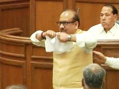 BJP Lawmakers Tear VAT Bill, Break Mic in Delhi Assembly