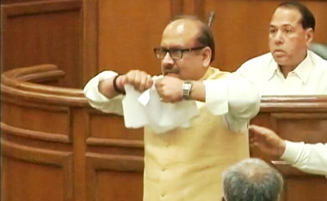 BJP Lawmakers Tear VAT Bill, Break Mic in Delhi Assembly