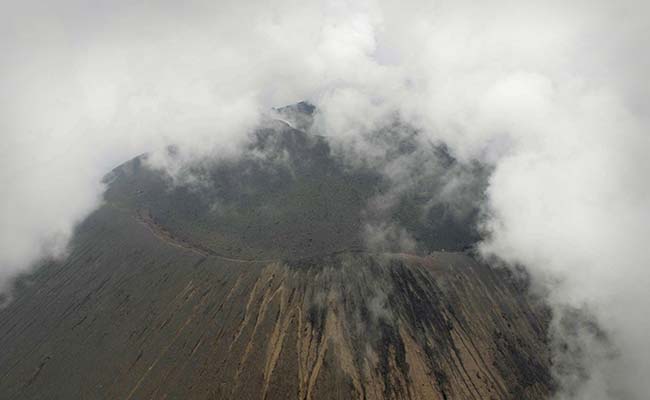 Light Ash Fall Points to Volcano Eruption in Central Japan; No Damage Reported
