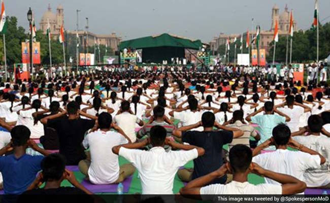 Thousands Participate in Yoga Day Rehearsal at Rajpath