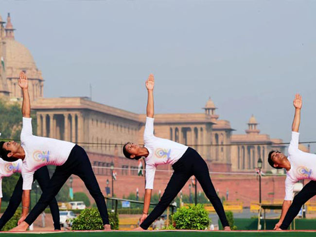 International Yoga Day: Culture Minister Mahesh Sharma Inaugurates Exhibition in Delhi