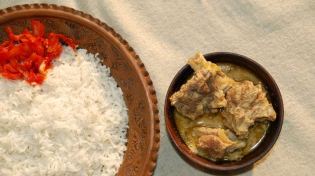 Yakhni: Kashmiri Cuisine's Famous Slow-Cooked Dish Introduced by the Moghuls