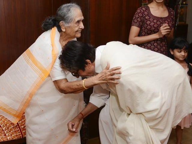 Amitabh Bachchan Pays Birthday Visit to Screen Mother Sulochana