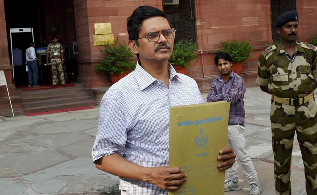 Ex-Cop Amitabh Thakur, Forced To Retire Early, To Contest Yogi Adityanath In UP Election