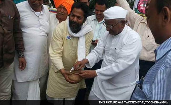 Anna Hazare Supports Farmers' Movement Launched by Swaraj Abhiyan