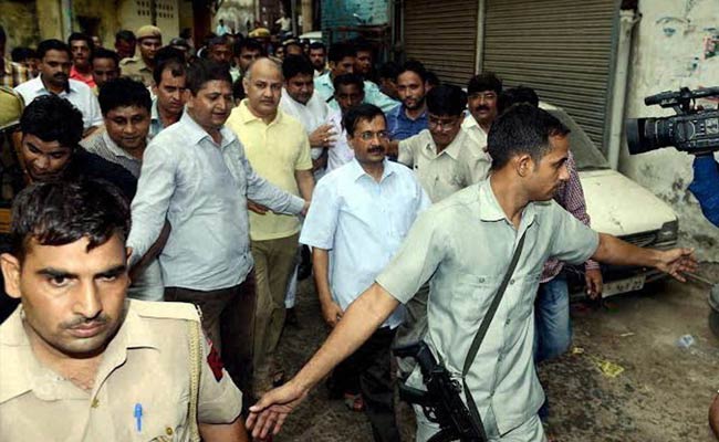 Arvind Kejriwal Meets Family of Girl Stabbed to Death, Says Law and Order Deteriorating in Delhi