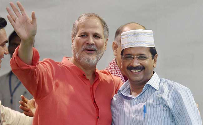 Arvind Kejriwal Hosts Iftar Party, Pak Envoy Abdul Basit Among Guests