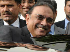 पूर्व राष्ट्रपति आसिफ अली जरदारी के स्व-निर्वासन से लौटने के बाद पाकिस्तान में राजनीति गरमाई