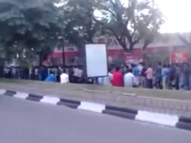 <i>Baahubali</i>'s Ticket Queue in Hyderabad Yesterday Was a Kilometre Long
