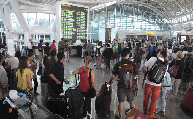 Bali Airport Reopens After Days of Closure Due to Ash Cloud: Official