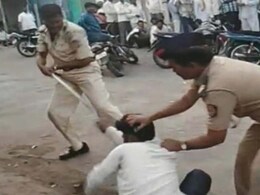 महाराष्ट्र के बीड में पुलिस ने की किसान की निर्मम पिटाई, एसपी ने दिए जांच के आदेश महाराष्ट्र के बीड में पुलिस ने की किसान की निर्मम पिटाई, एसपी ने दिए जांच के आदेश