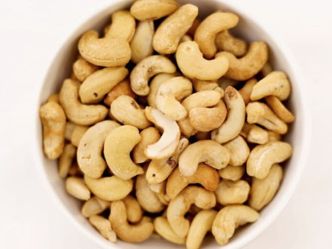 almond and cashew benefits
