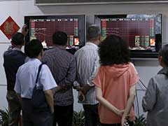 Asian Shares Trade Mixed: Hang Seng Climbs, Nikkei Slips