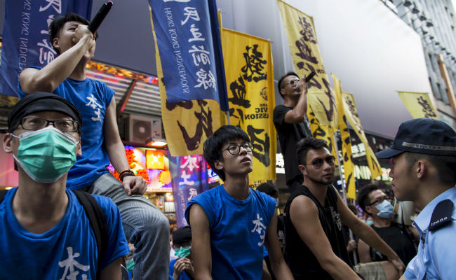 Separatist Yearning of Hong Kong Youth Spurs Mainland Bridge-Building