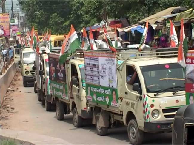 'बीजेपी का व्यापमं सफाई अभियान, साफ हो गए इंसान' जैसे नारों से बीजेपी को घेर रही कांग्रेस